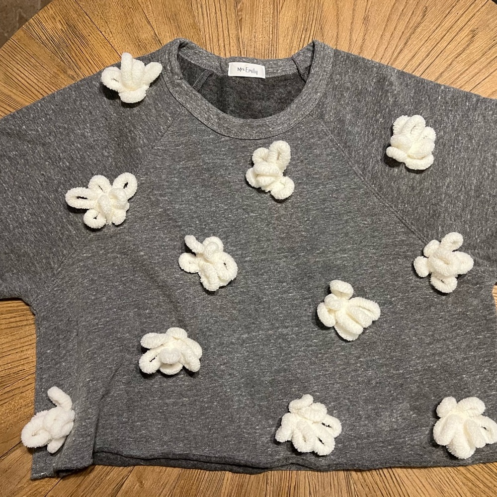 Darling Mrs. Emily Boutique Gray Loopy Pom Flower Soft SS Cropped Sweatshirt M
